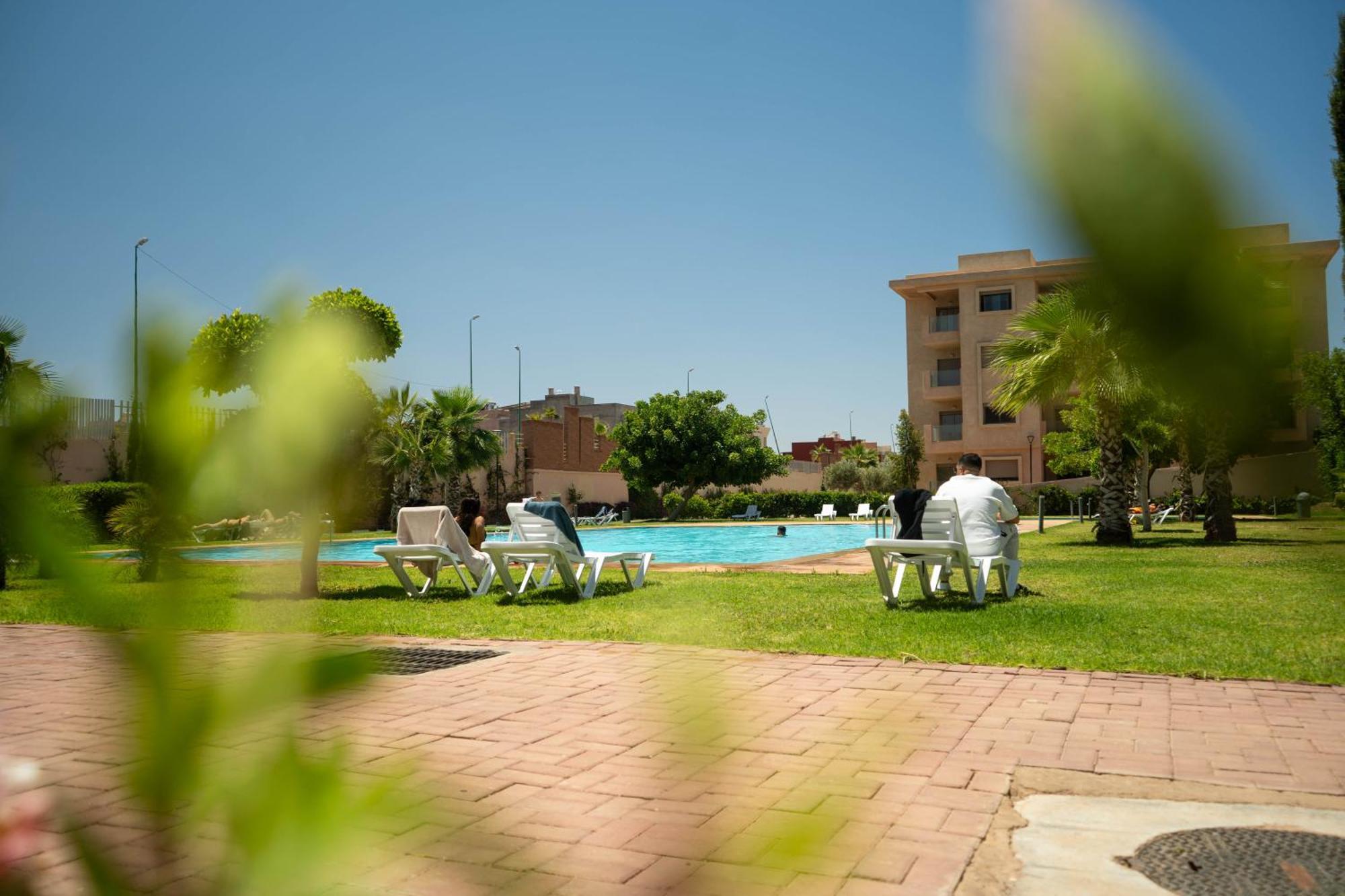 Magnifique Appartement Moderne De 2 Chambres Avec Piscine A 10 Min Du Centre De Marrakech Marrakesh Exterior foto